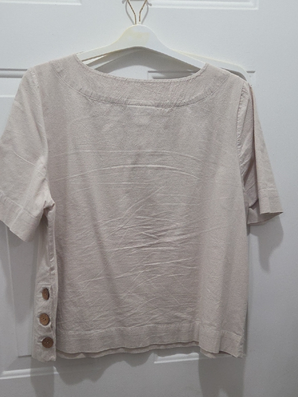 Appleseed's Short Sleeve Crewneck Top in Light Beige with Side Button Vents LP - Picture 2 of 6